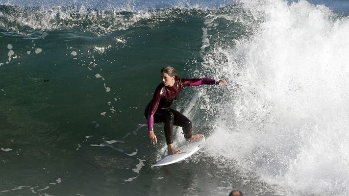 Telediario 1 - Leti Canales vuelve a sentirse surfista