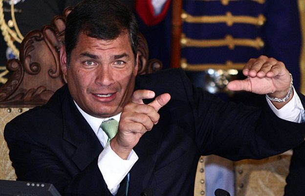  - Correa y Chávez piden explicaciones