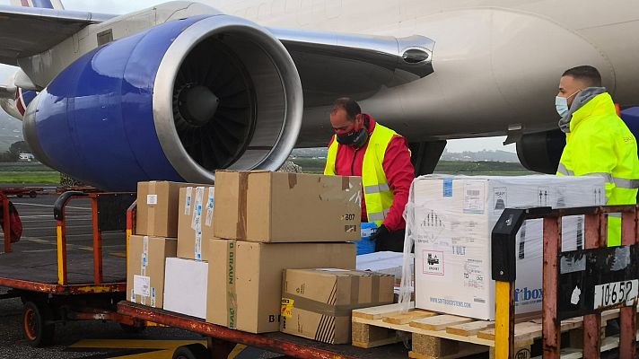 Informativo 24h - Llega a España la primera gran remesa semanal de vacunas: 350.000 dosis de Pfizer