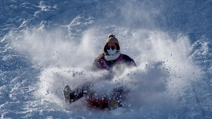 El tiempo - Nevadas, viento y temperaturas extremadamente frías para la época