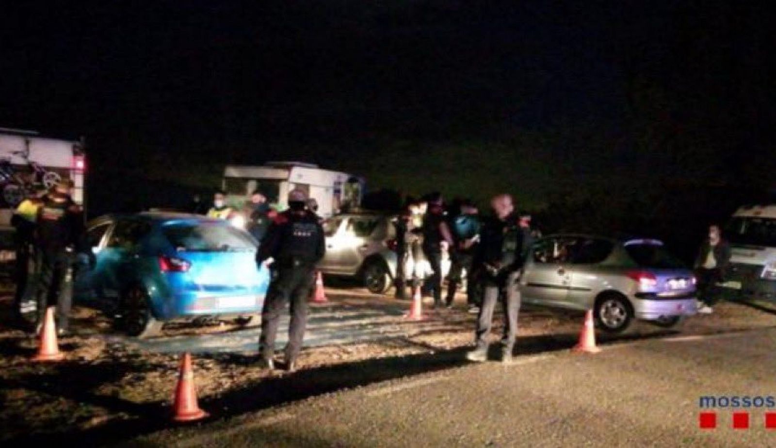 Los Mossos desalojarán la fiesta ilegal de Llinars a lo largo del día - Informativo 24h | Ver