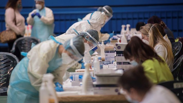 Telediario 1 - Siete comunidades autónomas superan el umbral de riesgo de casos de COVID-19