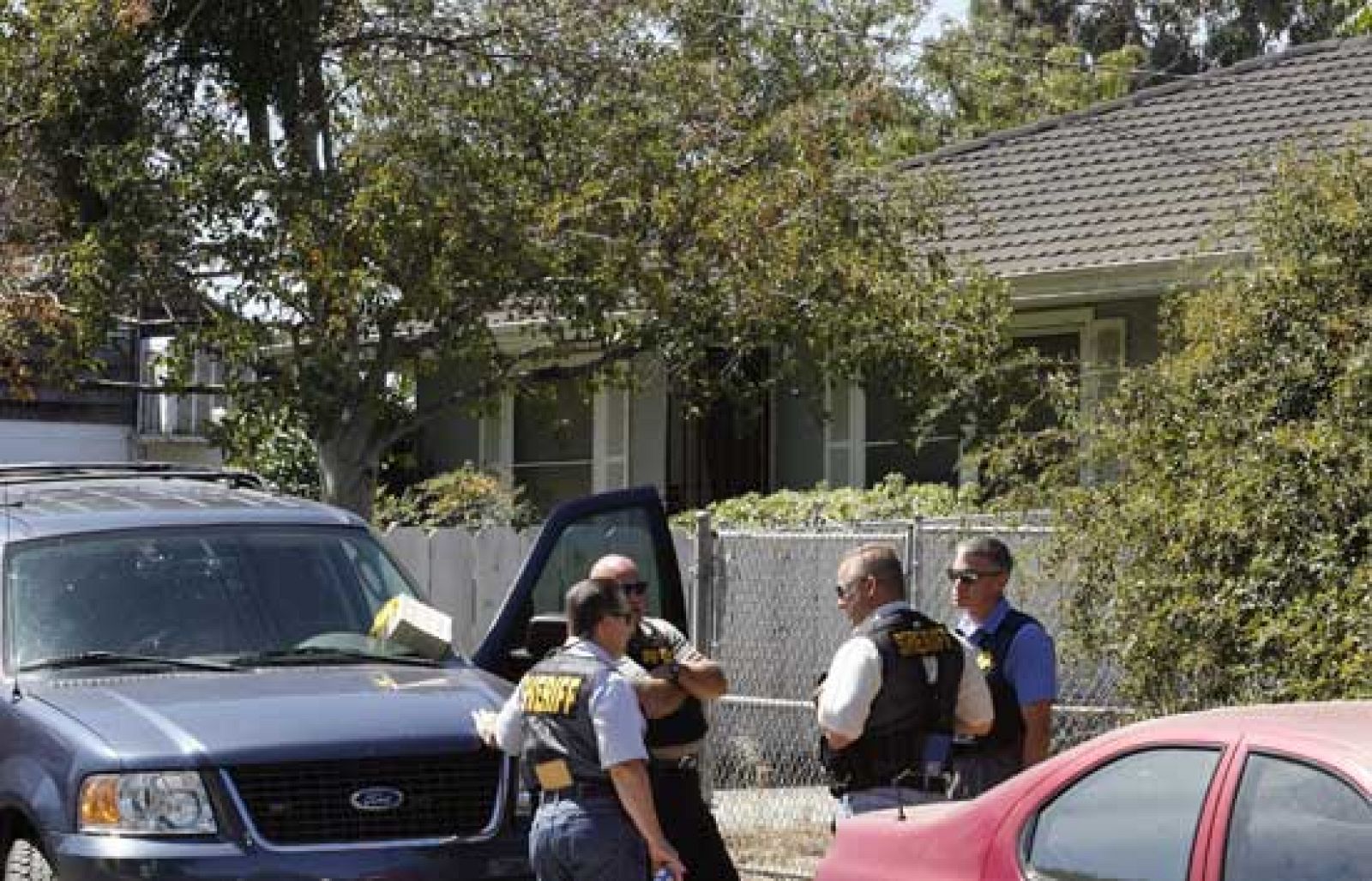 La policía registra la casa de Phillip Garrido | Ver