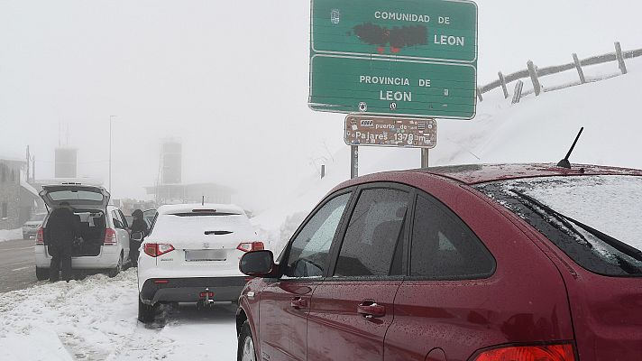 Telediario 1 - El temporal de nieve mantiene a siete comunidades en alerta