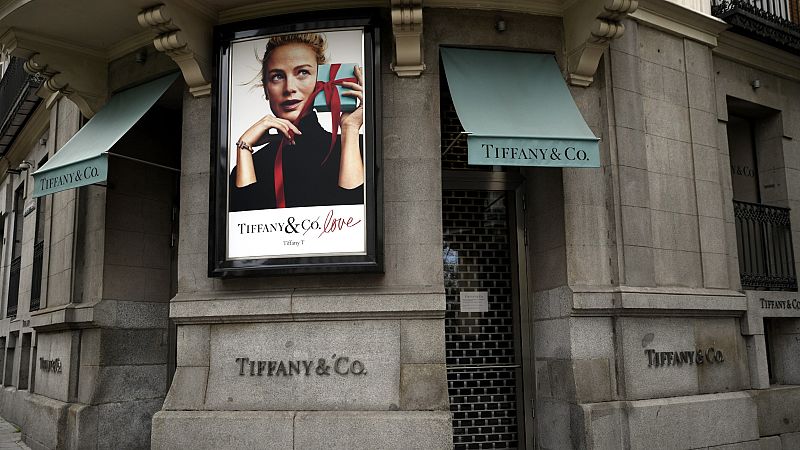 La pandemia también golpea al lujo - Telediario 1 | Ver