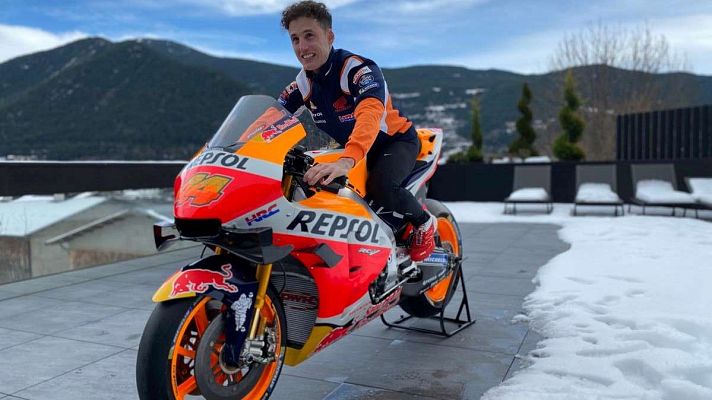 Motociclismo - Pol Espargaró recibe su nueva Honda en casa
