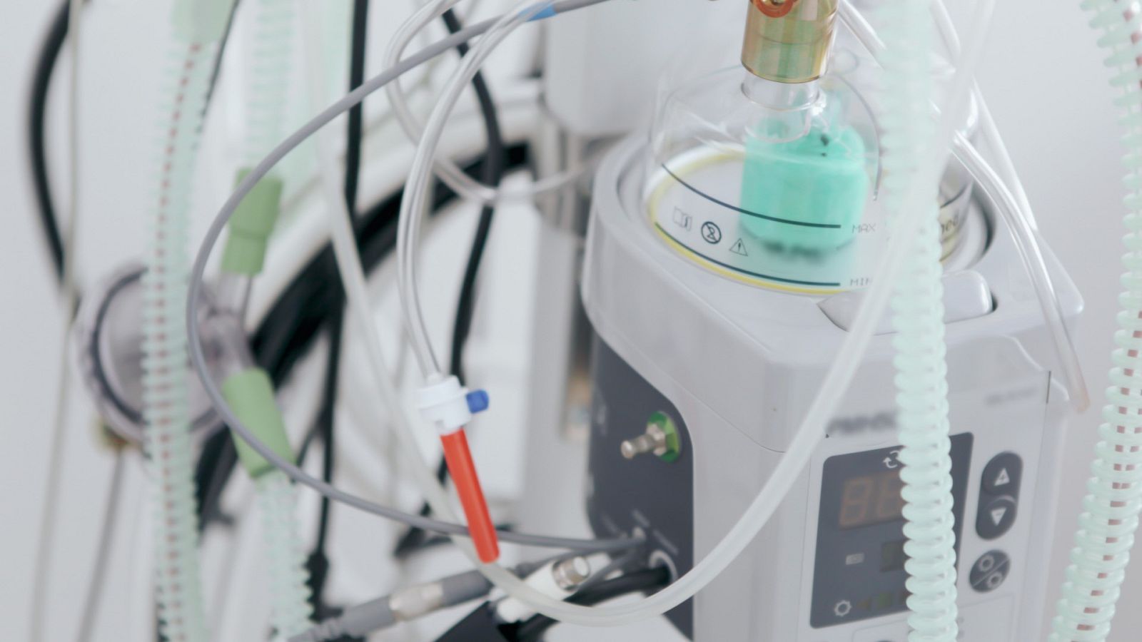 Siete comunidades, en riesgo extremo por elevada ocupación de UCIs