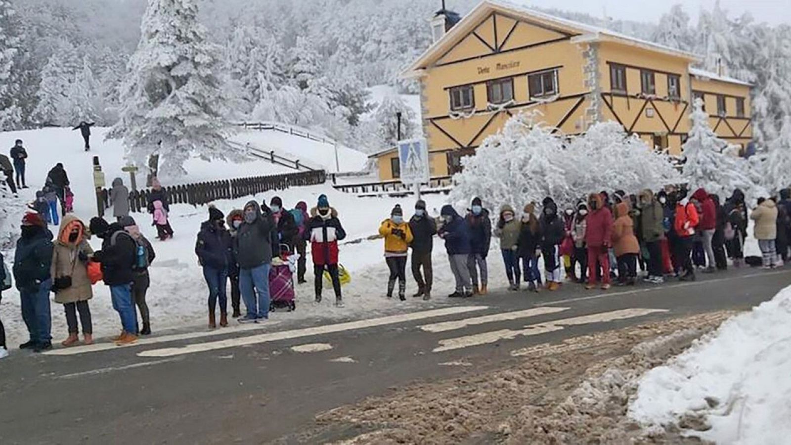 Los expertos alertan de los riesgos de no ir abrigado adecuadamente a la montaña