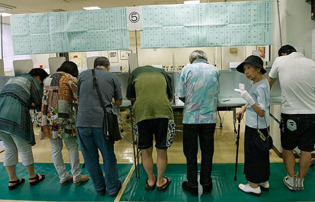  - La oposición japonesa vence