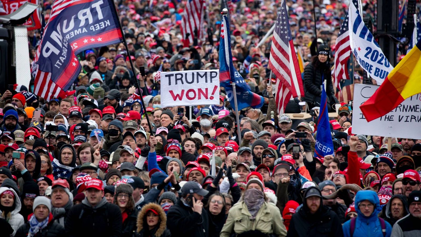 Miles de partidarios de Trump protestan en Washington por lo que siguen considerando un fraude electoral