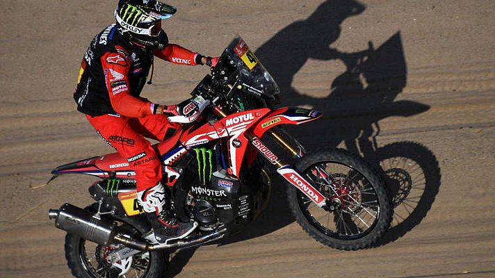 Telediario 1 - Dakar 2021 | Benavides gana para liderar en motos y Barreda pierde 19 minutos