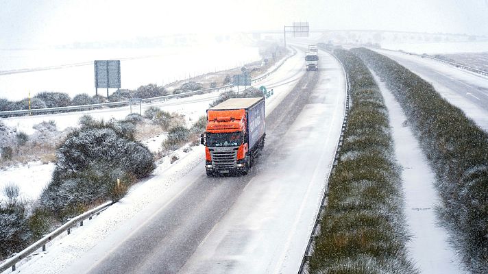 Telediario 1 - La DGT pide a los conductores que se desplacen sólo si es estrictamente necesario
