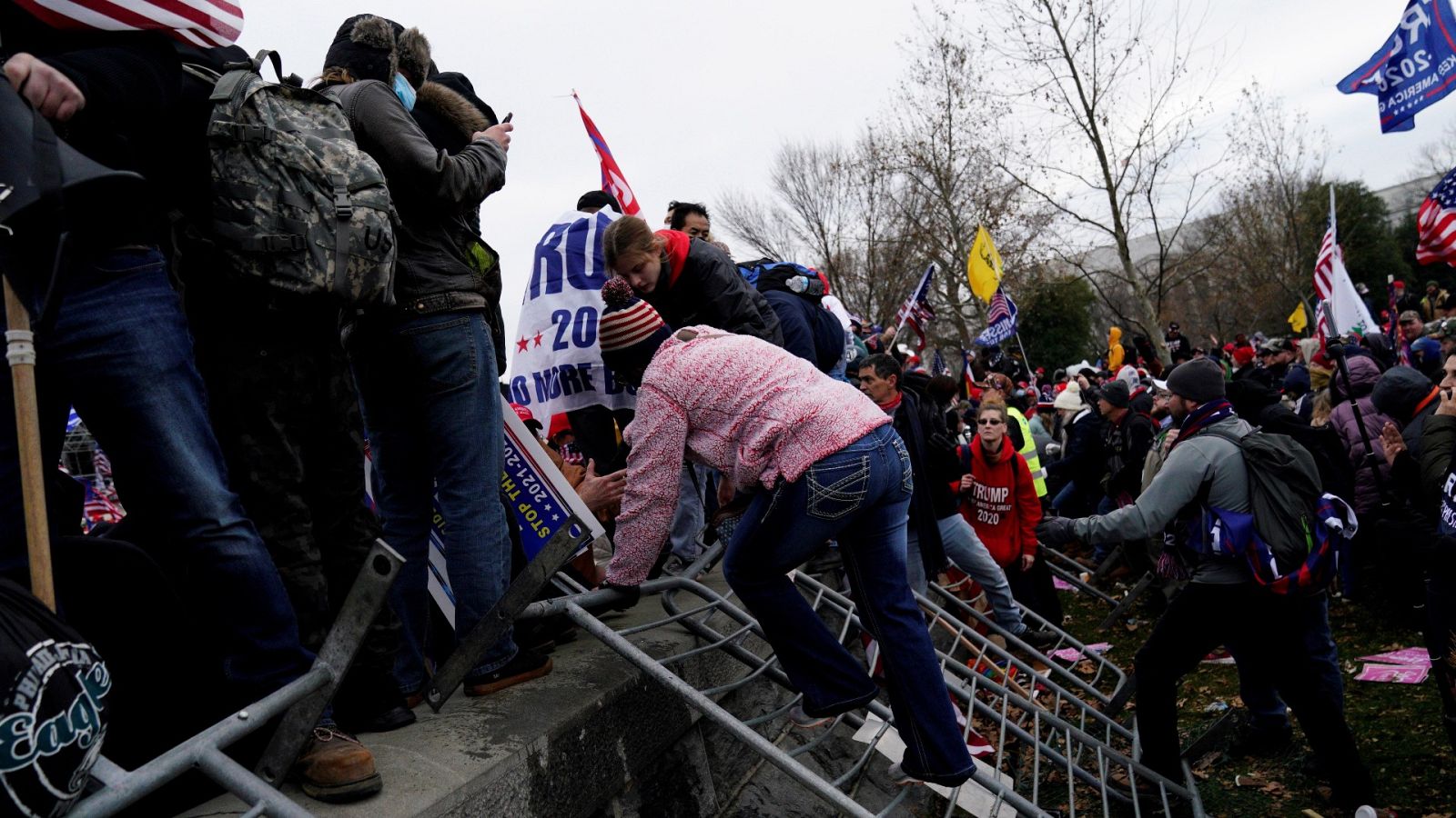 Investigan los fallos de seguridad que permitieron que seguidores de Trump irrumpieran en el Capitolio