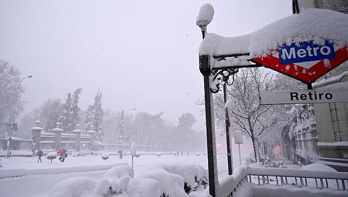 Informativo 24h - Conductores atrapados, calles colapsadas, árboles caídos... las consecuencias de Filomena en Madrid