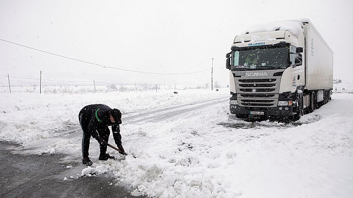 Telediario 1 - La nieve deja sin suministros a algunos pueblos