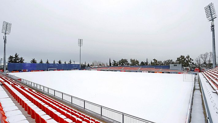 Telediario 1 - Los futbolistas, ante la nieve y el riesgo de lesiones