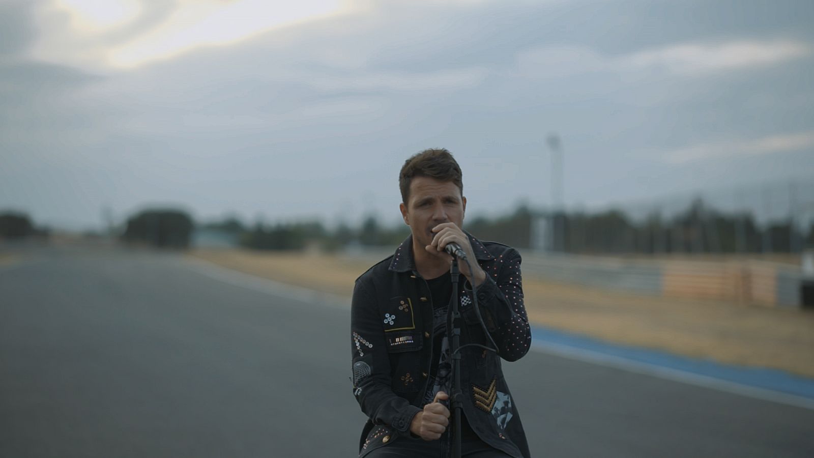 Un país para escucharlo - Escuchando Madrid - Dani Martín, Paco Salazar y Ariel Rot "Portales / Me estás atrapando otra vez"