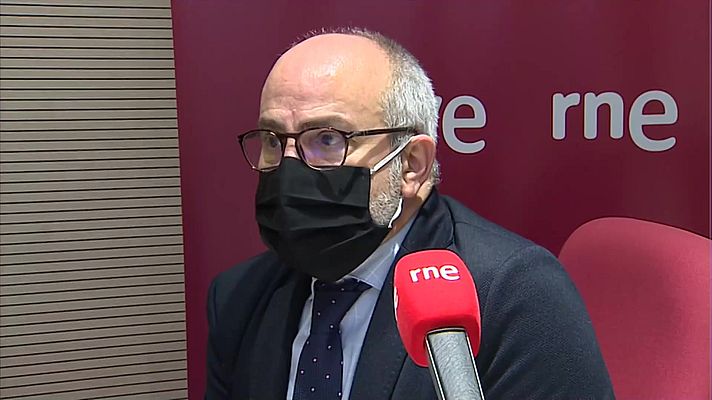 TeleCantabria - El Consejero de Sanidad confía en superar la pandemia en este año.