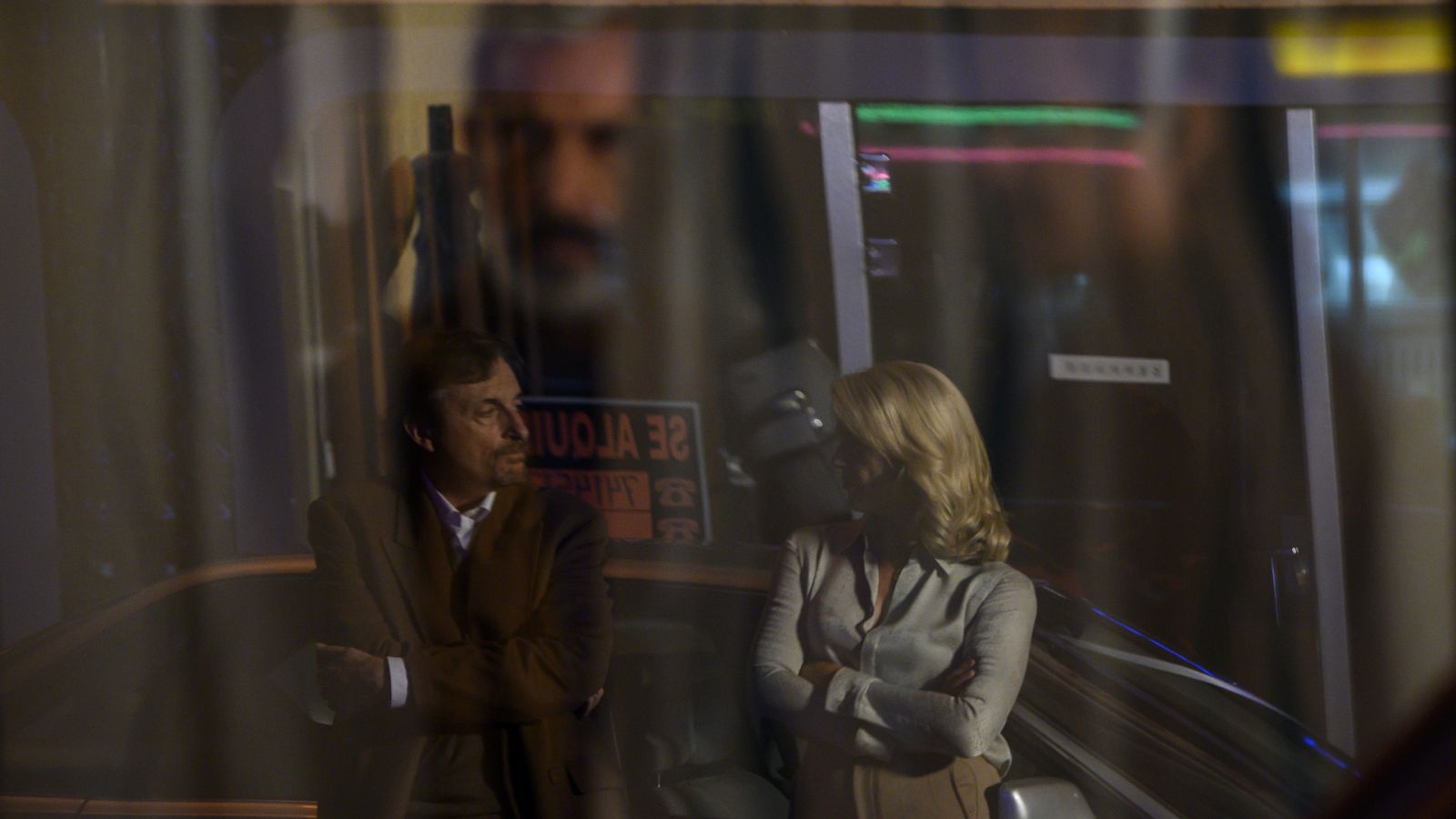 Max saca a la luz su lado más celoso