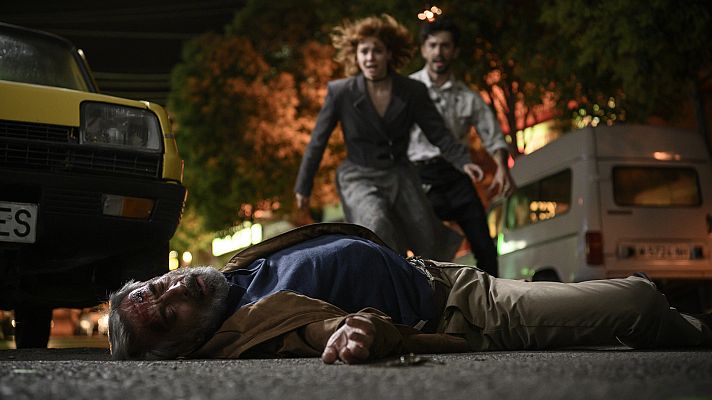 Cuéntame cómo pasó - Un coche atropella a Antonio y se da a la fuga