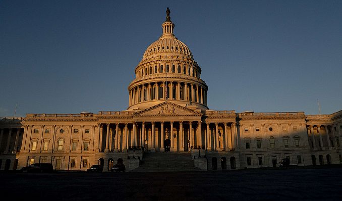 Telediario 1 - El Congreso de EE.UU. debate hoy si Trump debe ser acusado por "incitar a la insurrección"