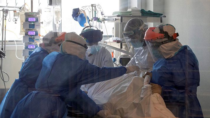 La tarde en 24h - Fernando Simón avisa de la delicada situación y señala: "Nuestras UCIS van a sufrir en los próximos días"