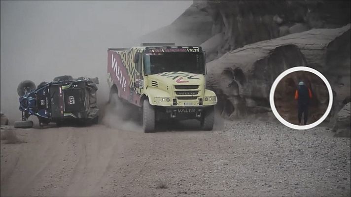 Telediario 1 - Dakar 2021 | Queralt y Cuervo, salvados in extremis en el Dakar