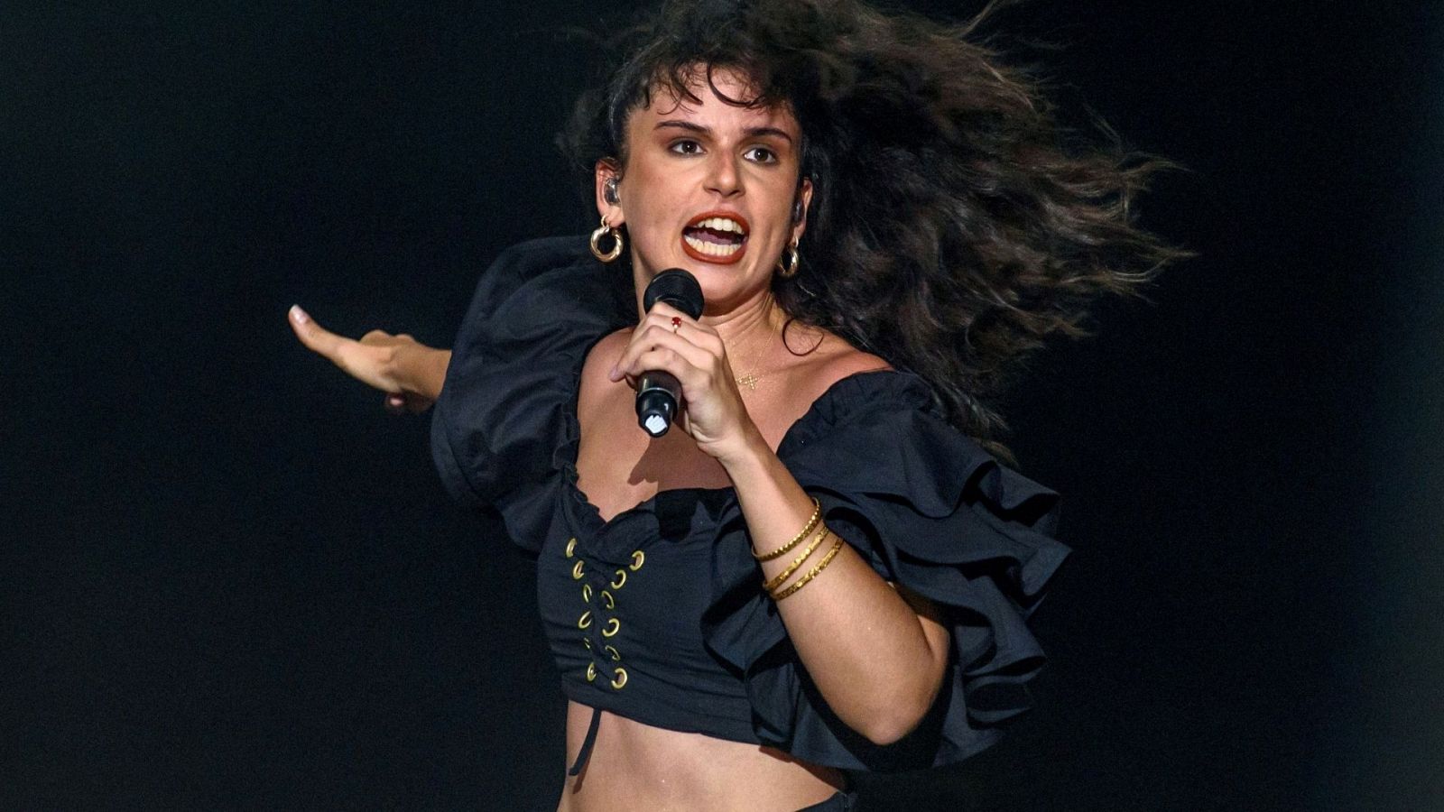 Tarde lo que tarde - Nathy Peluso presenta 'Calambre' - Escuchar ahora