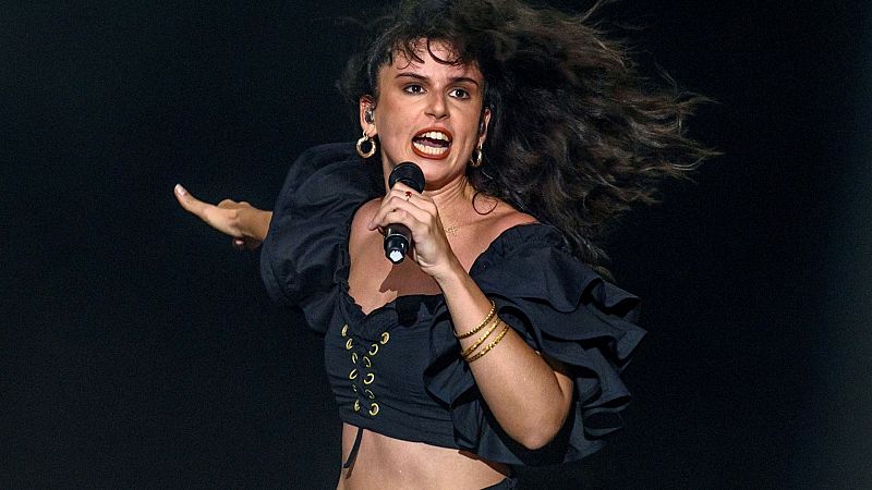 Tarde lo que tarde - Nathy Peluso presenta 'Calambre' - Escuchar ahora