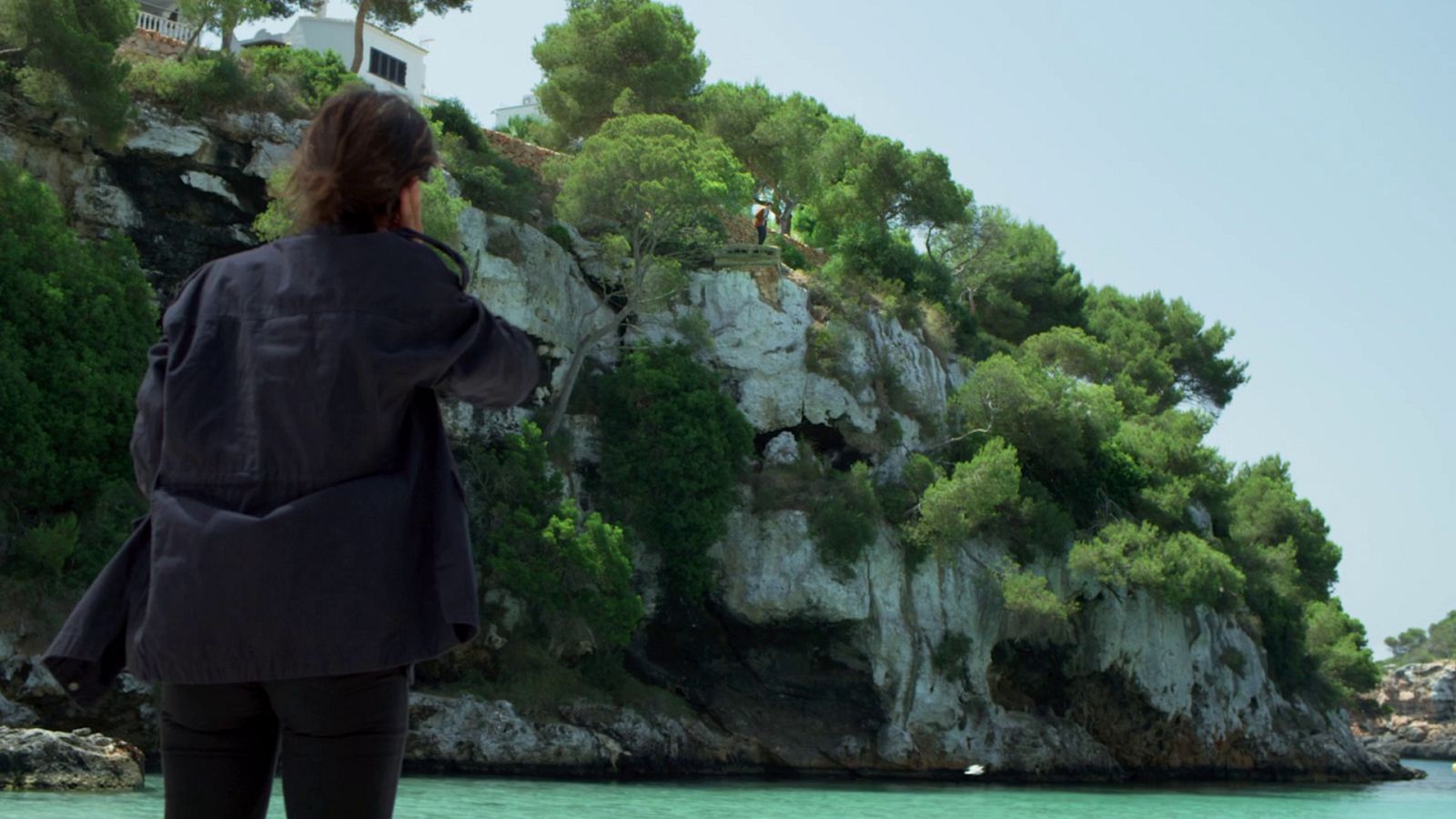 La caza. Tramuntana- Dani, acorralado, se tira desde un acantilado