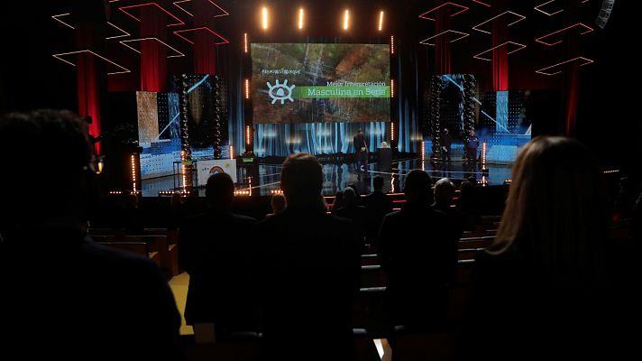 Telediario 1 - Los Forqué premian a 'Las niñas' en una gala homenaje a las víctimas del COVID-19