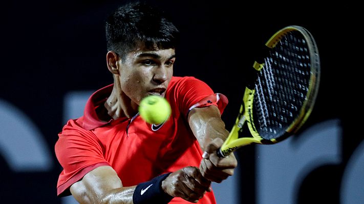 Telediario 1 - Carlos Alcaraz, Roberto Bautista y Paula Badosa entrenan en sus hoteles para preparar el Open de Australia