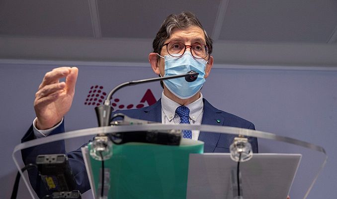 Informativo 24h - Críticas y peticiones de dimisión al consejero murciano de Salud por "saltarse la cola" y vacunarse contra el COVID-19