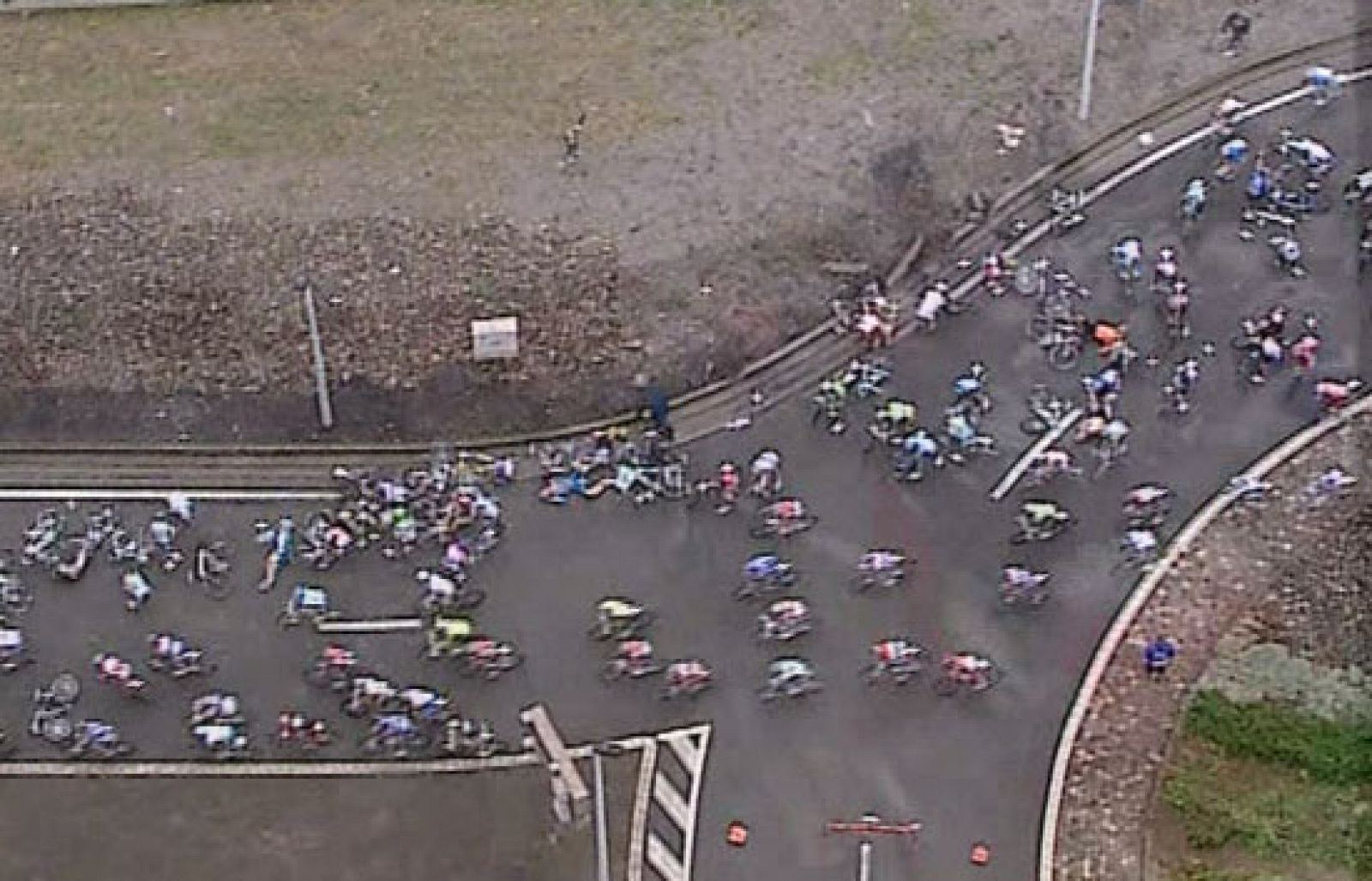 Masiva caída en La Vuelta - Vuelta ciclista a España | Ver