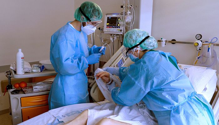 Telediario 1 - Los hospitales denuncian el colapso del sistema sanitario