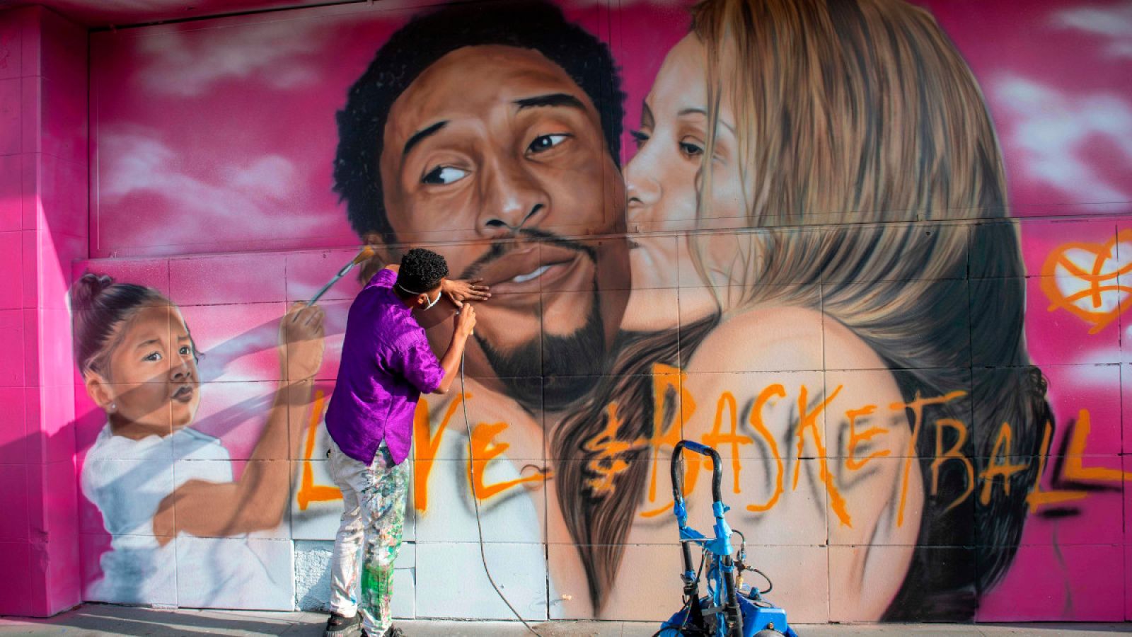 La disputada herencia de Bryant un año después de su muerte | Ver