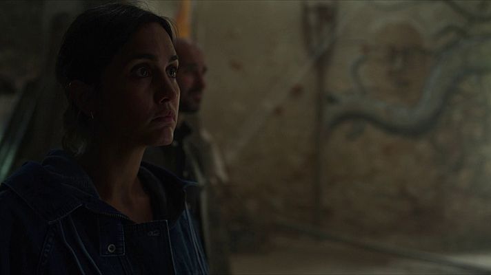 La caza - Sara y Víctor encuentran el dibujo de Dani