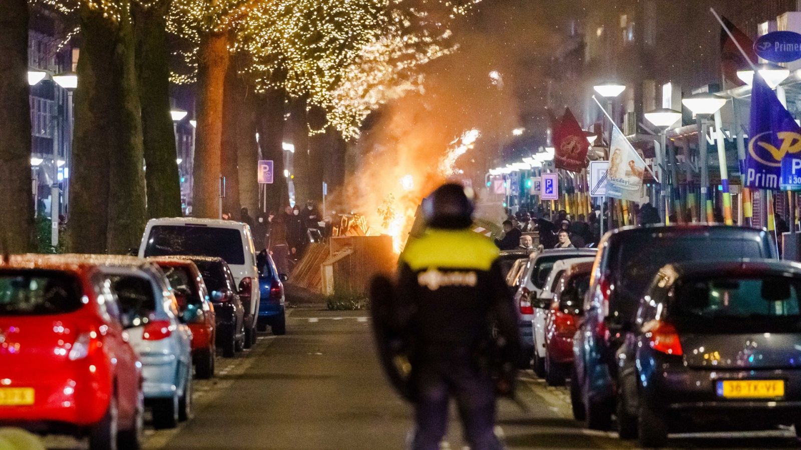Tercera noche consecutiva de protestas contra el toque de queda en Países Bajos