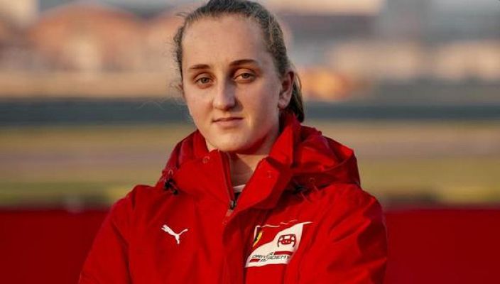 Telediario 1 - Maya Weug, la primera mujer en la academia de Ferrari