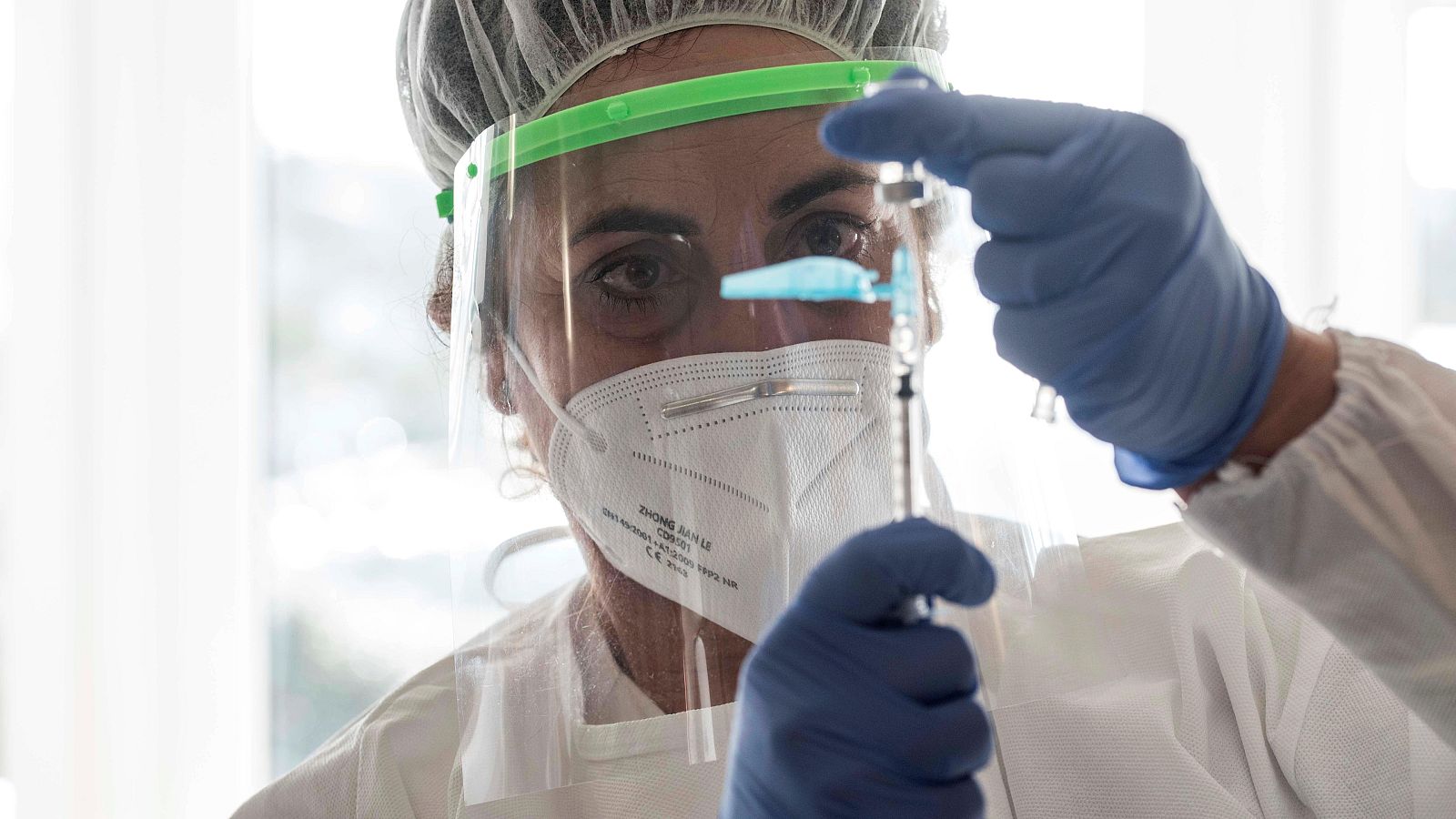 Coronavirus - El ritmo de vacunación en la Unión Europea, muy por detrás de Israel, EE.UU. y Reino Unido - Telediario 1 | Ver