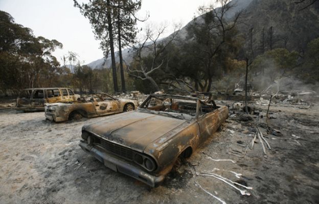  - Sigue descontrolado el incendio