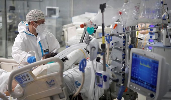 Telediario 1 - ¿Cómo está afectando la cepa británica a la sanidad española?: "Familias enteras se infectan"