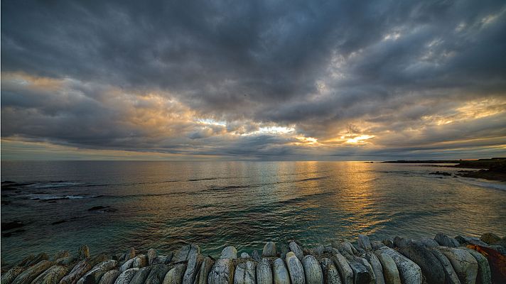 El tiempo - Nuboso en el extremo norte peninsular, con precipitaciones débiles y dispersas en general