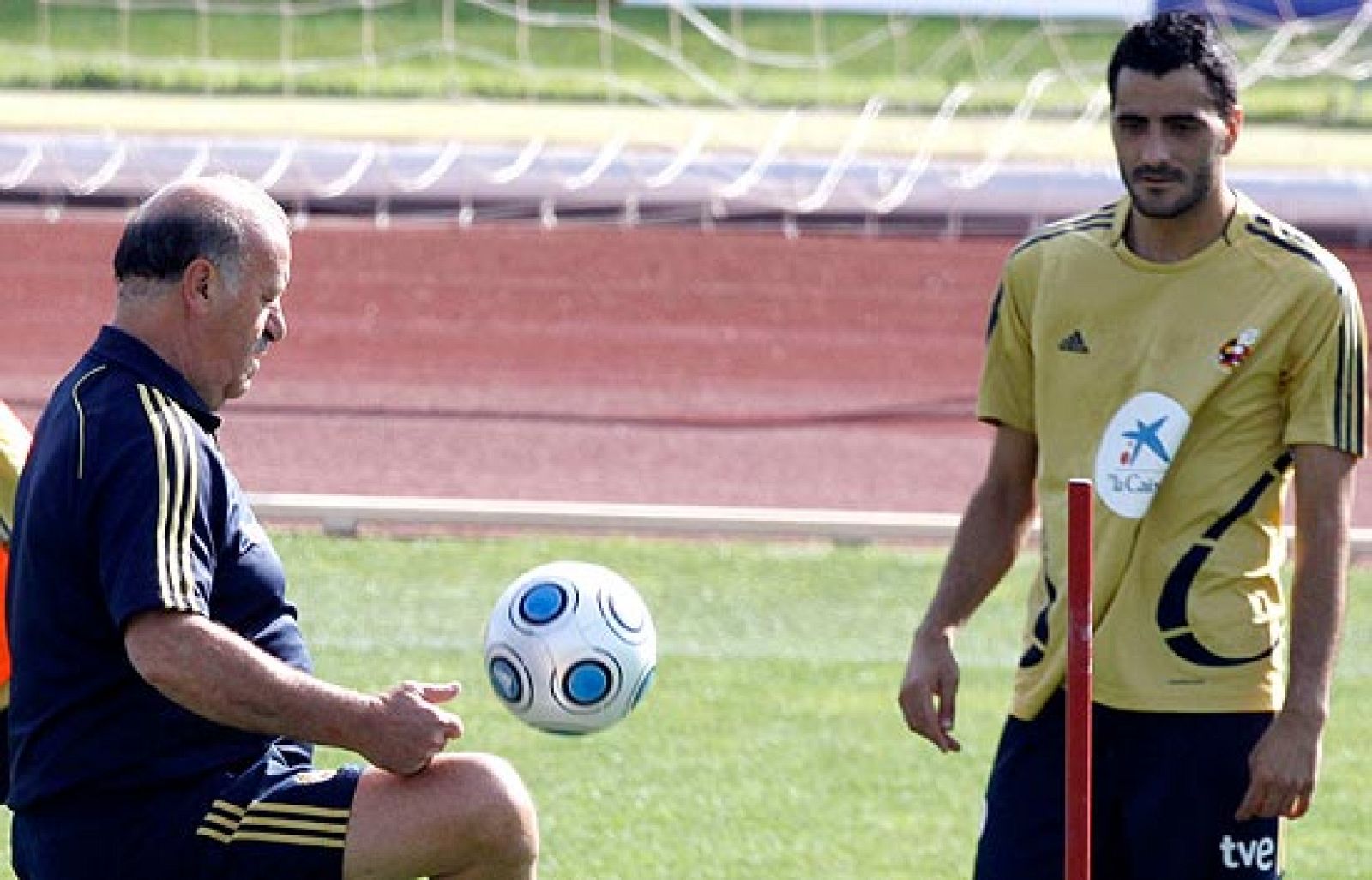 La selección española continúa su preparación para afrontar los partidos ante Bélgica y Estonia. La Roja necesita 7 puntos para lograr la clasificación para el Mundial 2010.