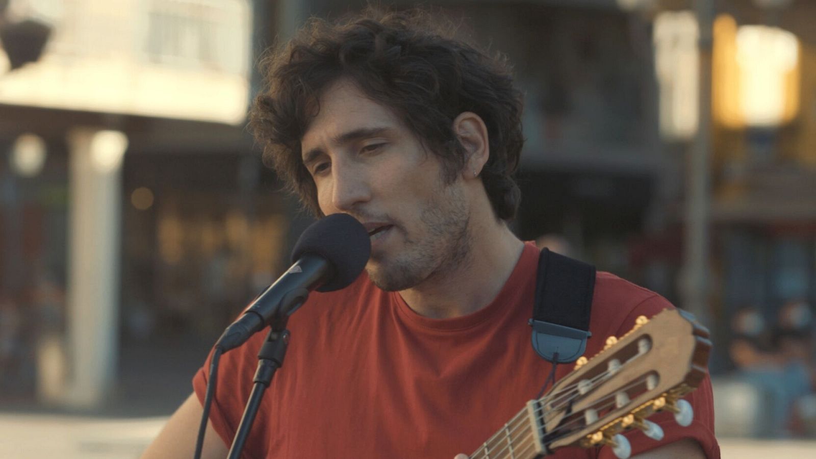 Un país para escucharlo | Amatria "Un amor"