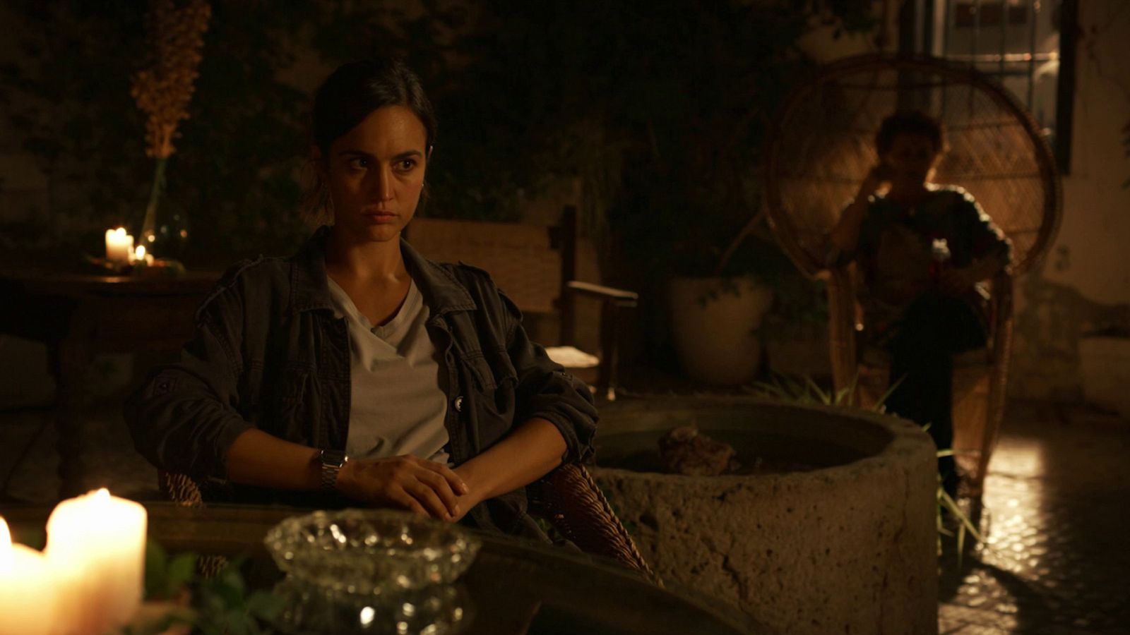 La caza. Tramuntana - Sara habla con Caridad sobre su pasado