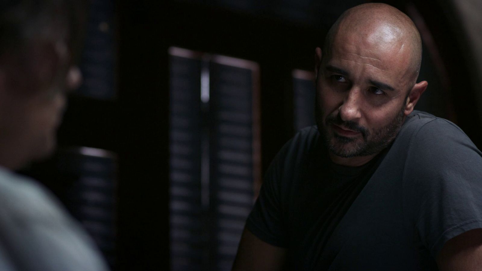 La caza. Tramuntana - Víctor interroga al Mago