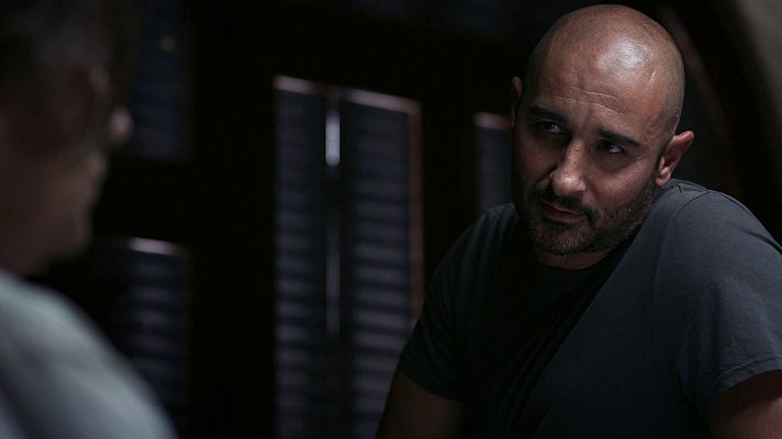 La caza - Víctor interroga al Mago