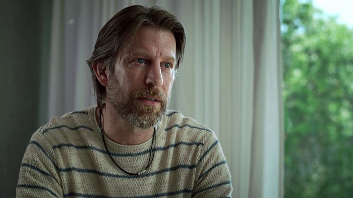 La caza - Sara y Víctor interrogan a Lance, el padre de Bela