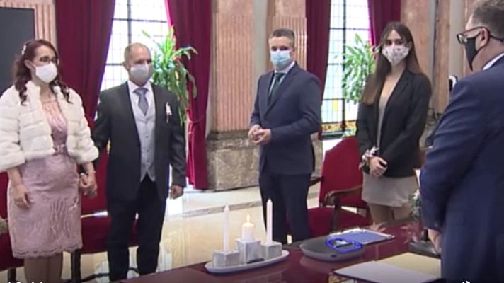 Telediario 1 - Las bodas se mantienen en pandemia aunque sin invitados y con el banquete aplazado